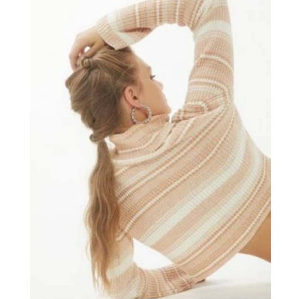 Urban Outfitters cropped turtleneck sweater - Picture 4 of 11